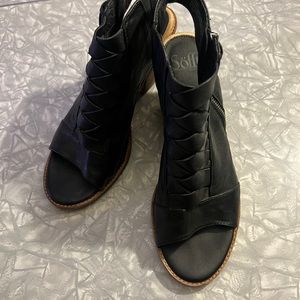 Sofft “McKenna” Black Leather Sandal